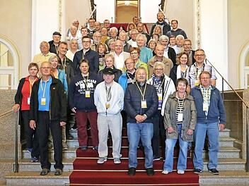 Das Gruppenfoto wurde im imposanten Treppenhaus des Landtages geschossen.  Foto: Freie-W&auml;hler-Landtagsfraktion