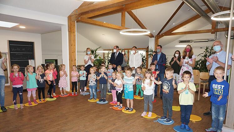 Mit einer Segensfeier wurden die neuen Räume des Kindergartens Oberleichtersbach jetzt offiziell in Betrieb genommen.