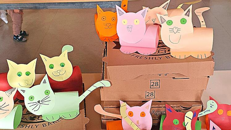 Viele tolle Katzen wurden nach der Vorlesestunde gebasteltK&Ouml;B Aschach/Barbara Seufert