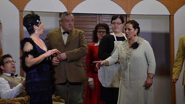 Mit gelungener Mimik und Gestik setzen die Katzenbacher ihre Figuren gekonnt in Szene. Foto: Kathrin Kupka-Hahn