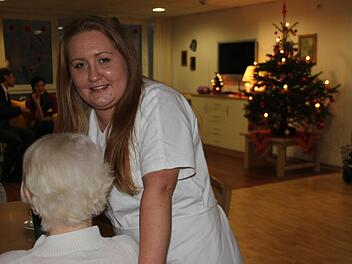 "Man muss sich auf seine Schützlinge einstellen können", betont Viola Ries, die als Alltagsbegleiterin Demenzkranke betreut.Schadeck