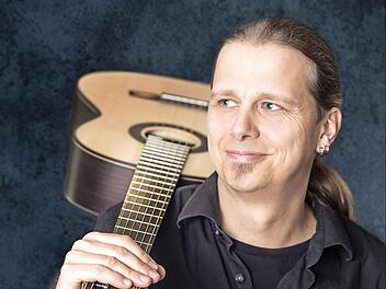 Stefan Eichner ("Das Eich") ist bekennender Fan von Reinhard Mey. Am 12. April singt und spielt er dessen Lieder im "TECnet -Zentrum" in Burkersdorf. Foto: privat