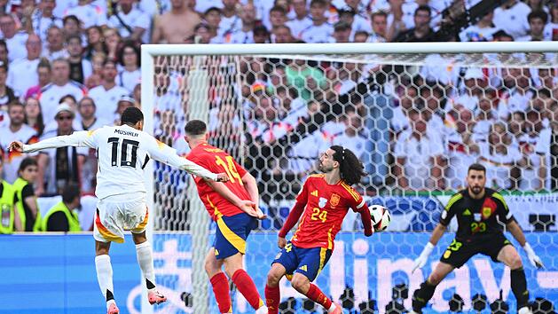 Pfiffe gegen Marc Cucurella wegen Handspiel gegen Deutschland