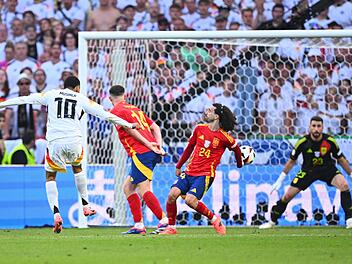 Pfiffe gegen Marc Cucurella wegen Handspiel gegen Deutschland