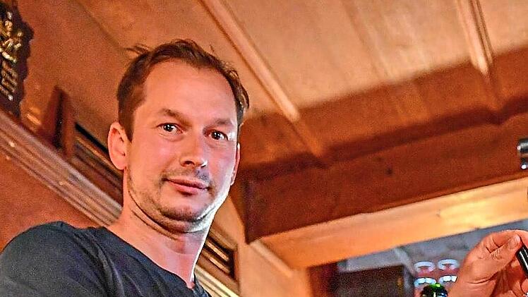 Hat das Zapfen im Blut: Sebastian Linz im Kachelofen in Bamberg. Archiv