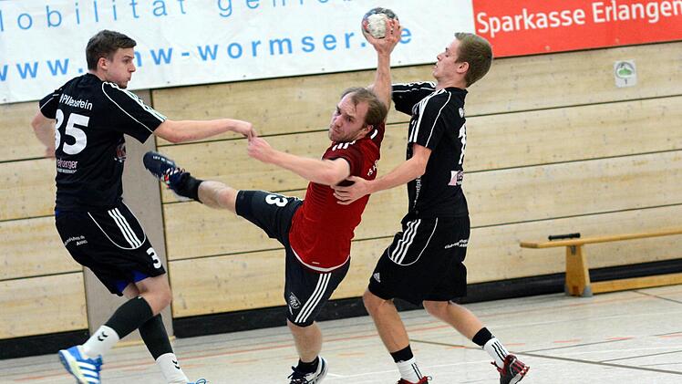 TSH-Kapitän Jonas Hirning (links) führte sein Team zu einem in dieser Deutlichkeit unerwarteten Sieg. Foto: herzopress