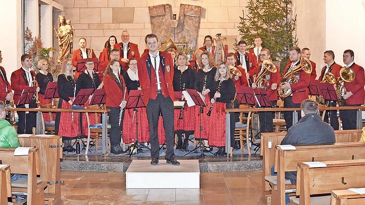 Ein glanzvolles Adventskonzert bescherte die Jugendblaskapelle unter Leitung von Florian Bezdeka den Besuchern in der Unterpreppacher Pfarrkirche.