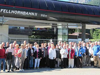 Die Reisegruppe des Gesangvereins Aschach an der Fellhornbahn.  Foto: Schmitt