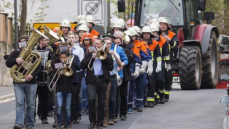 Einzug mit Musik.Foto: Rudi Hein