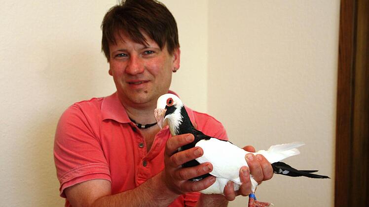 Raimund Dummert mit seinem stolzen PrachtexemplarFoto: Galster