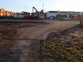 Diese Verschwenkung an einem aus dem Aischgrund in Höchstadt kommenden Radweg sorgt für Ärger. Foto: Andreas Dorsch