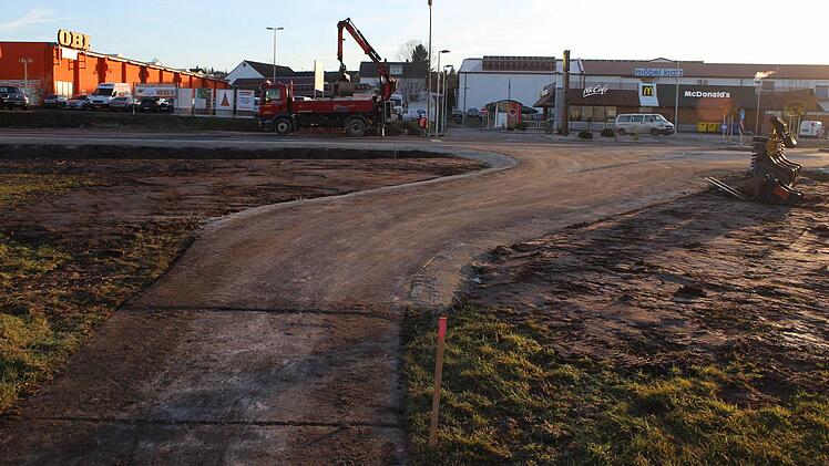 Diese Verschwenkung an einem aus dem Aischgrund in Höchstadt kommenden Radweg sorgt für Ärger. Foto: Andreas Dorsch