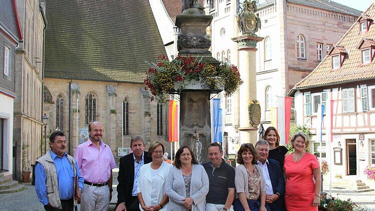 Die Politiker auf dem Melchior-Otto-Platz in Kronach  Foto: Friedwald Schedel