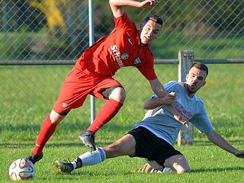 Der Baiersdorfer SV II (in rot) setzte einen nicht spielberechtigten Spieler in der Kreisklasse 2. Das eigentliche gewonnene Spiel wird voraussichtlich als verloren gewertet, zusätzlich dürfte der BSV II drei weitere Punkte abgezogen bekommen. Archiv