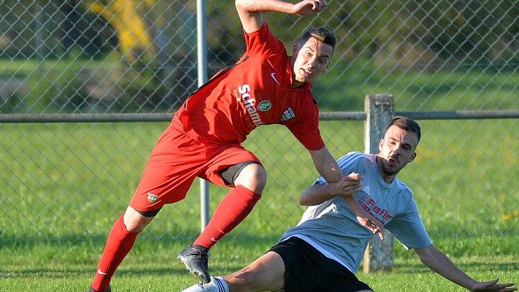 Der Baiersdorfer SV II (in rot) setzte einen nicht spielberechtigten Spieler in der Kreisklasse 2. Das eigentliche gewonnene Spiel wird voraussichtlich als verloren gewertet, zusätzlich dürfte der BSV II drei weitere Punkte abgezogen bekommen. Archiv