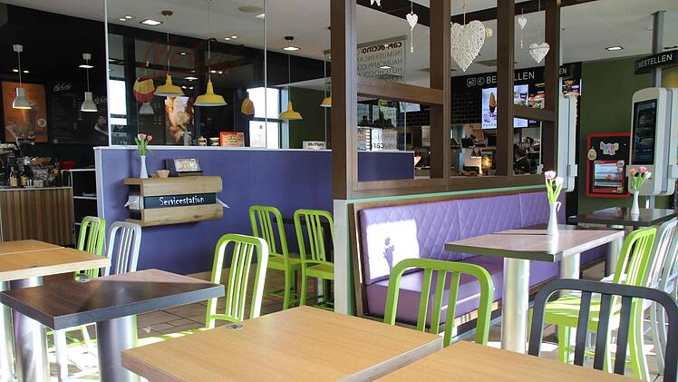 Ein ungewohntes Bild: Im McDonald's-Restaurant war am Montagnachmittag nichts los.