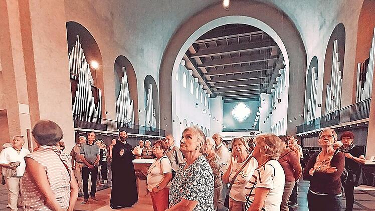 Die Seniorengruppe Detter hat auch die Kirche in Münsterschwarzach besichtigt. Bruder Josef führte die Gruppe herum.