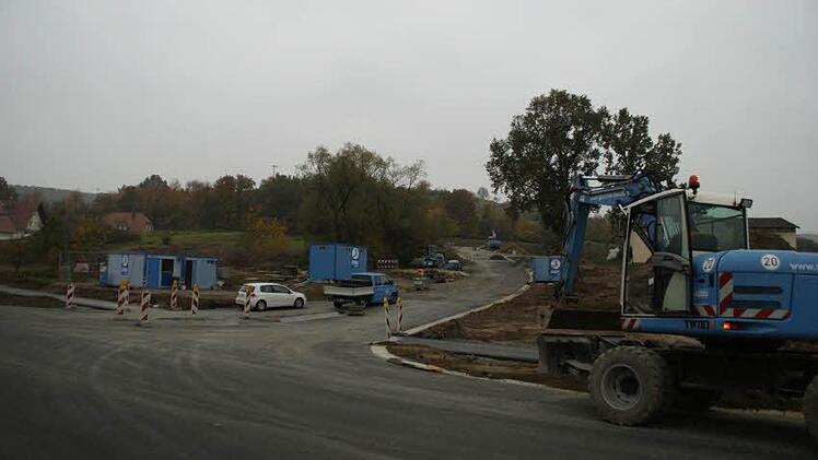 Bauplätze stehen ab Frühling 2013 im Neubaugebiet "Sandwühl" in Limbach zur Verfügung. Im Mai nächsten Jahres soll die Erschließung abgeschlossen sein. Die Arbeiten sind inzwischen so weit fortgeschritten, dass die Ampel auf der Staatsstraße wieder abgebaut werden konnte.