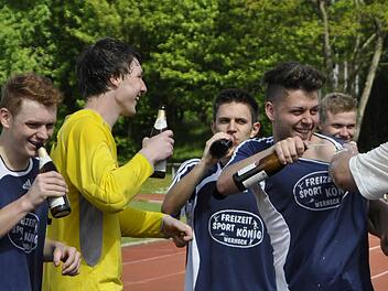 Wer Sport treibt, soll viel trinken.  Foto: san