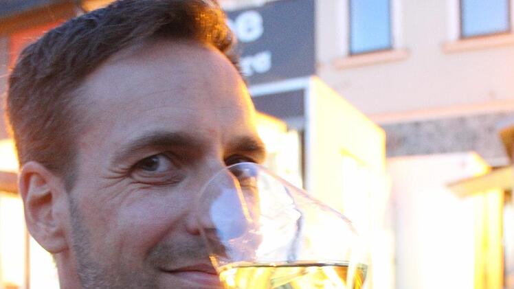 Joachim Krohn freut sich über den Anklang, den das Weinfest in Lichtenfels genießt. Lob über die "Wertigkeit" der Veranstaltung habe er schon öfter gehört. Foto: Markus Häggberg