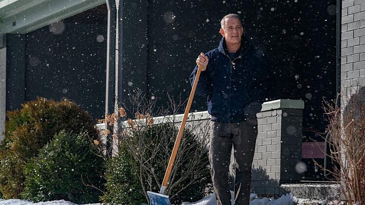 Dass sich bloß alle an die Regeln halten! Otto (Tom Hanks) behält die Nachbarschaft genau im Auge.