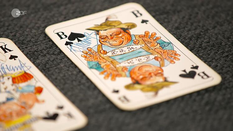 Daniel und Axel wollten ein Skat-Spiel mit Politikern aus den 1970er Jahren loswerden. Das Kartenspiel selbst sei nichts besonderes, wusste Annika Ra&szlig;bach. Wertvoll aber machte es ein Detail: Drei Karten hatte Franz Josef Strau&szlig; mit Autogrammen versehen. Dem Preiswunsch von 50 bis 80 Euro stimmte die Expertin zu. Daniel Meyer bezahlte sogar 220!