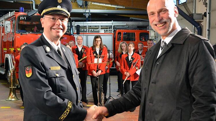 Das neue Hilfeleistungslöschfahrzeug (HLF 10) wurde an die Freiwillige Feuerwehr Bad Kissingen übergeben. Foto: Peter Rauch