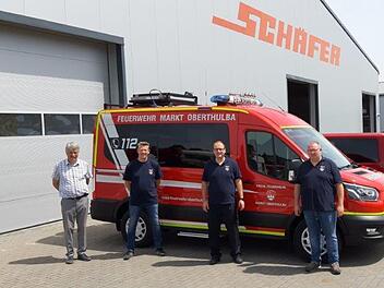 Das neue Fahrzeug holten bei der Firma Sch&auml;fer (von links)  K&auml;mmerer Klaus Blum, Ger&auml;tewart Peter Albert, 1. Kommandant Lukas Zwecker und  2. Kommandant Matthias Zwecker ab.