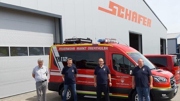 Das neue Fahrzeug holten bei der Firma Sch&auml;fer (von links)  K&auml;mmerer Klaus Blum, Ger&auml;tewart Peter Albert, 1. Kommandant Lukas Zwecker und  2. Kommandant Matthias Zwecker ab.