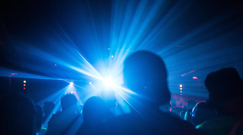 Nach Eskalation in Bamberger Discothek: Randaliererin bei&szlig;t Polizistin - Finger gebrochen