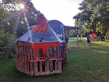 Bamberg: Hämmern, Sägen, Schrauben - Kinder bauen ihre eigene Hüttenstadt Bamberg: Hämmern, Sägen, Schrauben - Kinder bauen ihre eigene Hüttenstadt