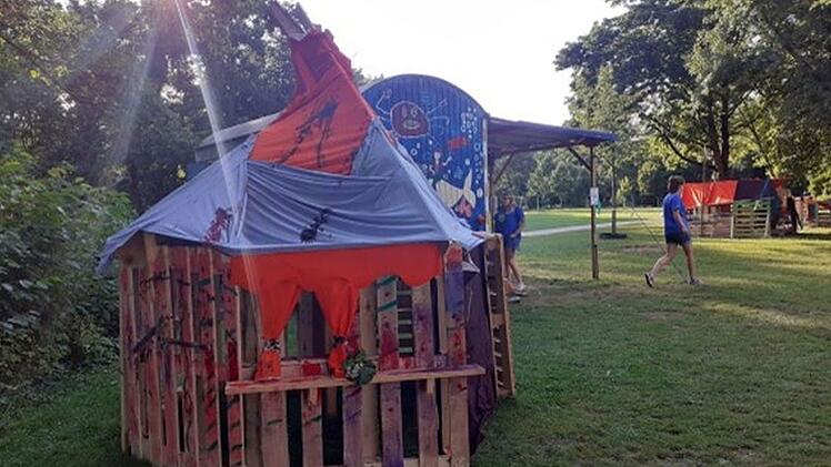 Bamberg: H&auml;mmern, S&auml;gen, Schrauben - Kinder bauen ihre eigene H&uuml;ttenstadt