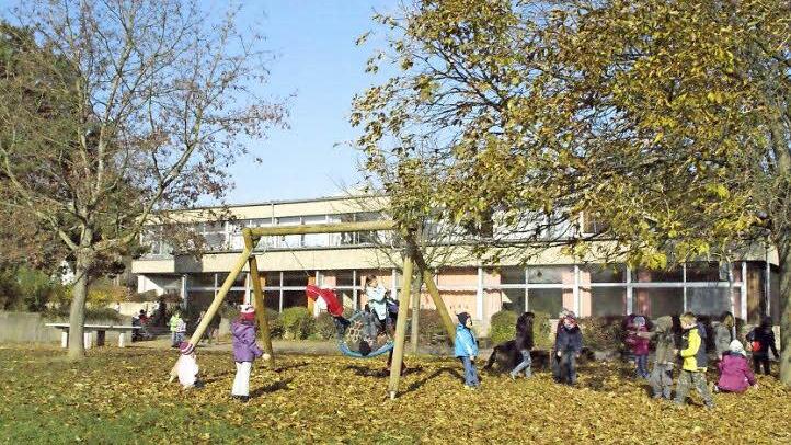 Von Sachverständigen unter die Lupe genommen werden alle Spielplätze in Rauhenebrach in den nächsten Wochen. Unser Bild zeigt den Spielplatz an der Schule in Untersteinbach. Foto: Sabine Weinbeer