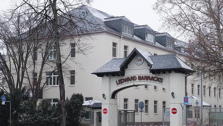 Wie ist das mit den Einsätzen von Polizei, Feuerwehr und Rettungsdiensten in der Erstaufnahmeeinrichtung für Flüchtlinge in der ehemaligen Ledward Kaserne? Polizei und Stadt räumen mit Gerüchten auf.  Waltraud Fuchs-Mauder