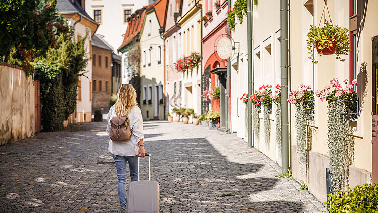 Ein Städtetrip in Europa bietet die perfekte Mischung aus Kultur, Geschichte und kulinarischen Highlights. Entdecke beeindruckende Sehenswürdigkeiten, charmante Altstädte und genieße das Flair einzigartiger Metropolen wie Paris, Prag oder Barcelona.