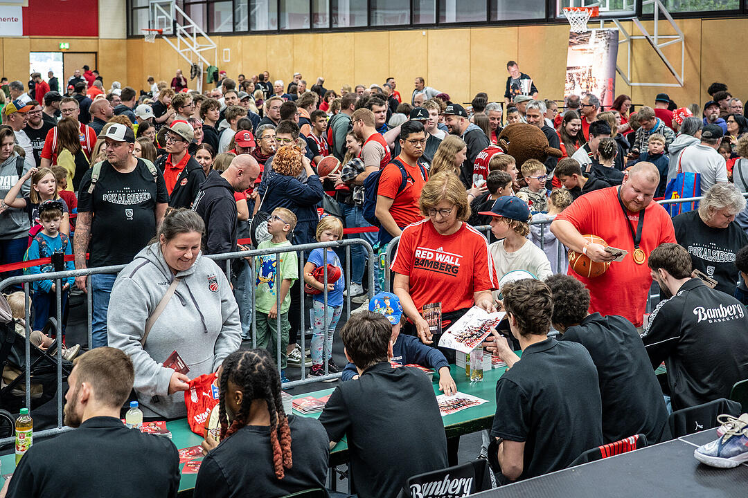 Freak City feiert seine Pokal-Helden.