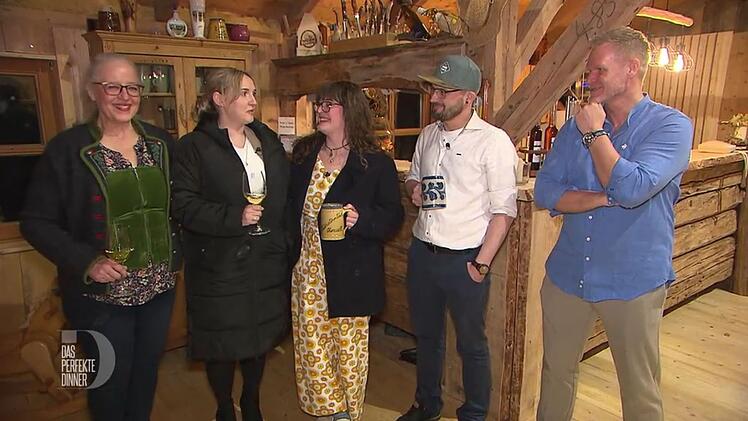 Kerstin (Zweite von links) kann den Wochensieg noch gar nicht fassen.