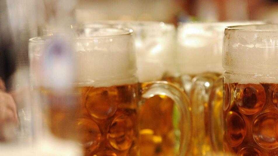 Symbolbild (dpa): Aus derart großen Krügen trinken Bier-Sommeliers in der Regel nicht.