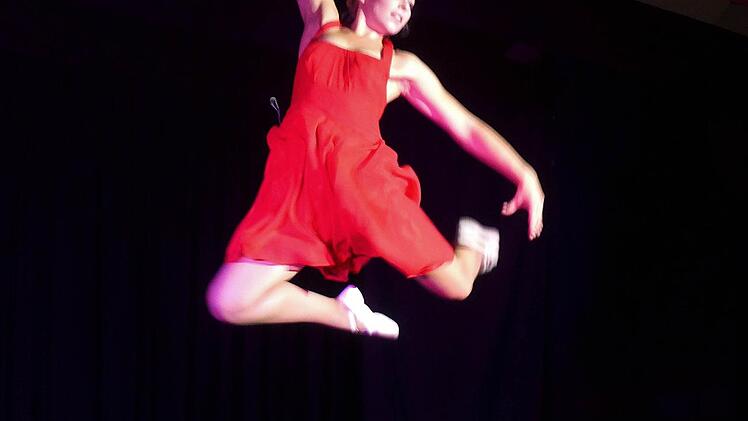 Mit großen Sprüngen entführt "Amélie" in ihre "fabelhafte Welt".