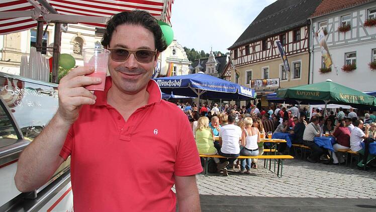 Ein Scroppino zum Auftakt - Augusto de Pellegrin genießt die Mischung aus Wodka, Prosecco und Fruchtsorbet.