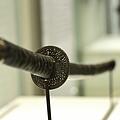 In Herzogenaurach ist ein alkoholisierter Rollerfahrer gegen einen Gartenazun gefahren. Der Mann war mit einem Samuraischwert bewaffnet. Symbolbild: pixabay/padrinan