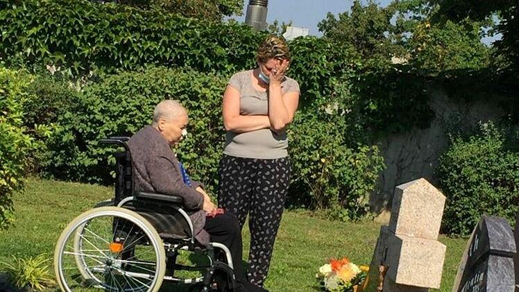 Der W&uuml;nschewagen des ASB Kronach konnte einer krebskranken Patientin eines Coburger Hospizes ihren letzten Wunsch erf&uuml;llen. Am Mittwochmorgen (6. Oktober 2021) wurde Maria abgeholt.