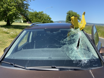 Autofahrerin st&ouml;&szlig;t mit landwirtschaftlichem Fahrzeug in Burkardroth zusammen