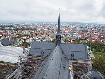 Kloster St. Michael: Die obersten  Gerüstlagen werden abgebaut