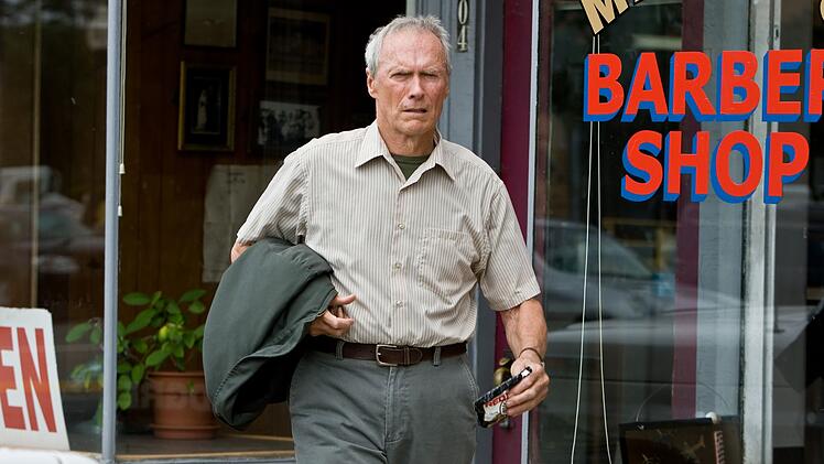Walt Kowalski (Clint Eastwood) ist ein verbitterter Veteran des Koreakriegs.