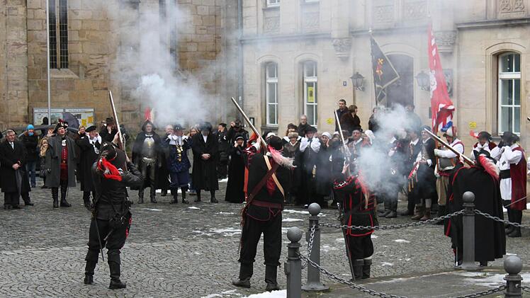 Beim Melchior-Otto-Tag lassen es die historischen Gruppen wahrsten Sinn des Wortes krachen. Foto: Archiv/Marco Meißner