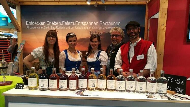 Hoher Besuch am Stand in Berlin - die Bayerische Milchkönigin Sonja Wagner und die Bayerische Bierkönigin Lena Hochstraßer haben ebenfalls vorbei geschaut.