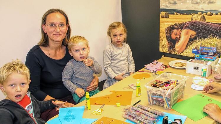 Malen und basteln durften an diesem Stand die kleinen Besucher. Foto: Dieter Britz