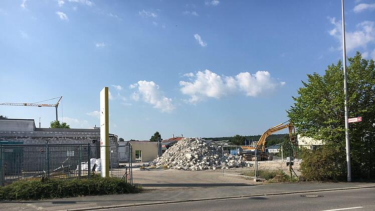 So nimmt man die Baustelle im vorbeifahren wahr.Foto: Anette Schreiber