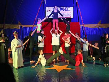 Mit einer tollen Zirkusvorstellung wurde das Jubiläum 60 Jahre Jugendbildungsstätte und zehn Jahre zirkuspädagogische Arbeit auf dem Volkersberg gefeiert. Foto: Kerstin Schmeiser-Weiß